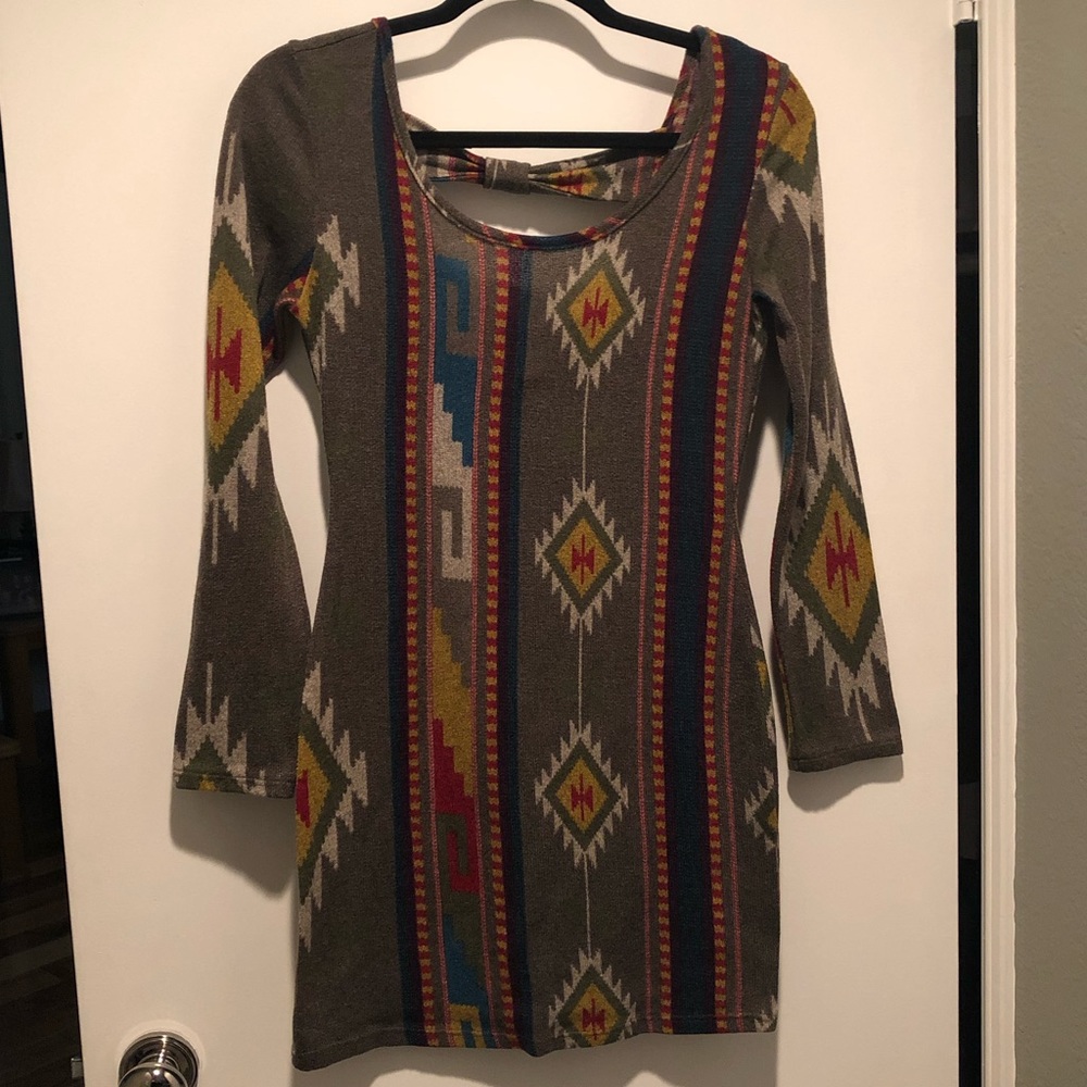 Patterned body con dress with back cut out